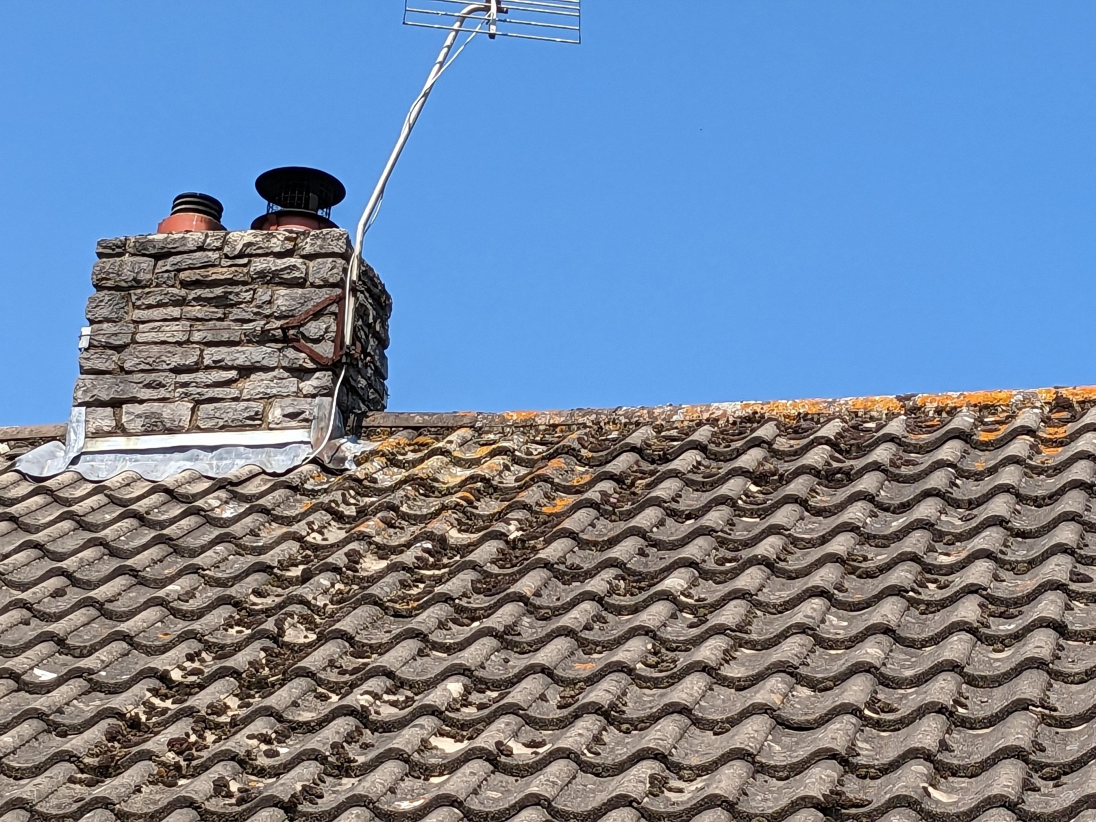 Ridge tiles replacement on UK roof