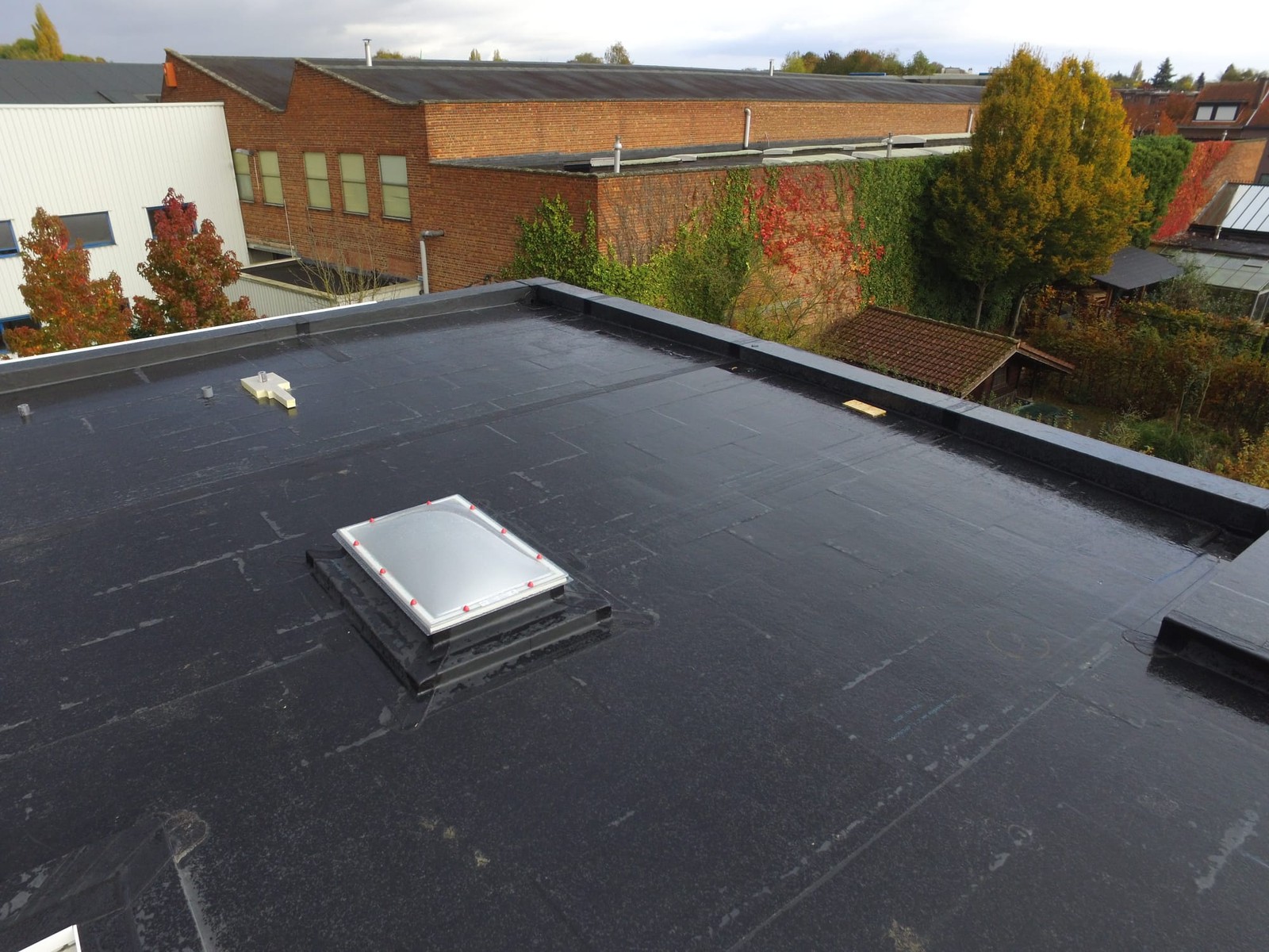 Commercial flat roof installation