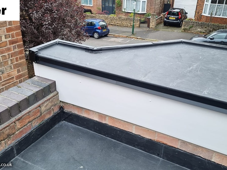 Flat roof completed with EPDM membrane